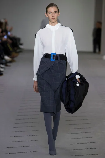 Look 13